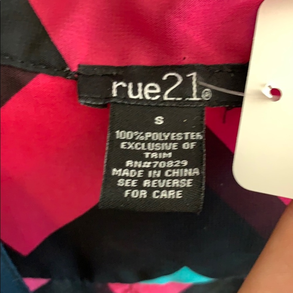 Woman’s Rue21 top - Picture 4 of 5